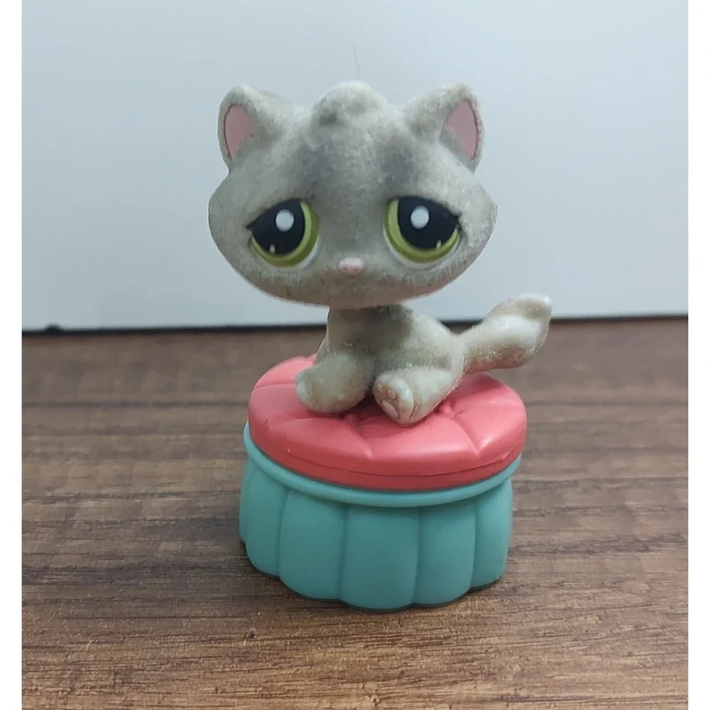 LPS Authentic Littlest Pet Shop Fuzzy Felt Cat Green Eyes Spinning Pillow Stand